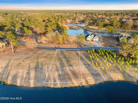 153 Falls Landing Way Wallace NC 28466