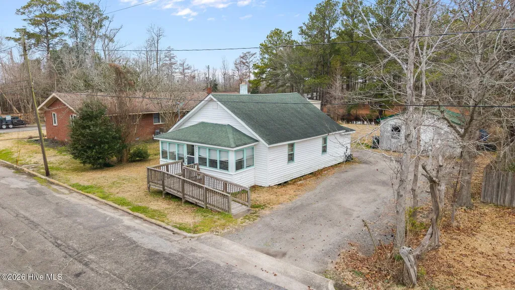 406 Howard Street Columbia NC 27925