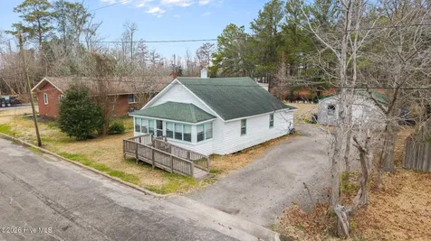 406 Howard Street Columbia NC 27925