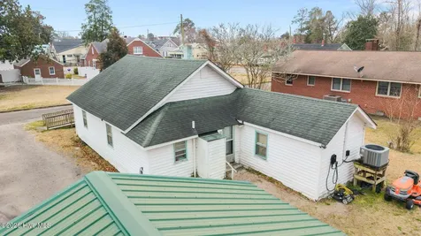 406 Howard Street Columbia NC 27925