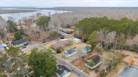 406 Howard Street Columbia NC 27925