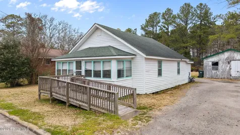 406 Howard Street Columbia NC 27925