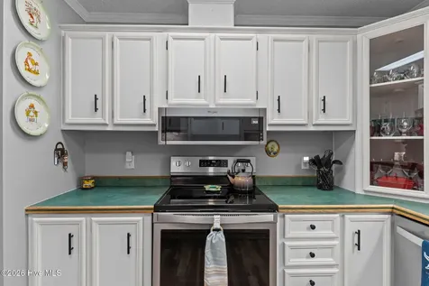 212 NE 33rd Street Oak Island NC 28465