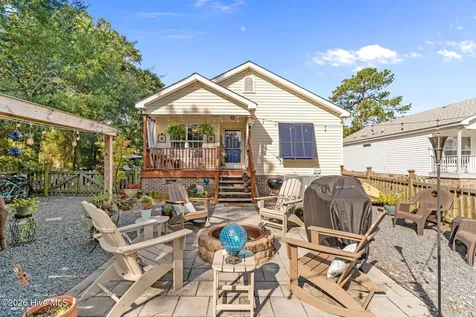 212 NE 33rd Street Oak Island NC 28465