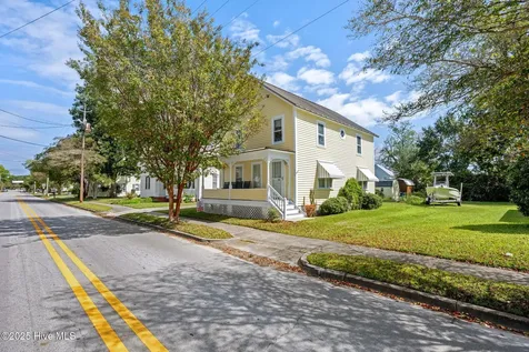 506 Broad Street Oriental NC 28571
