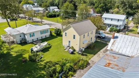 506 Broad Street Oriental NC 28571