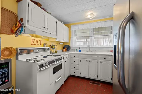 506 Broad Street Oriental NC 28571
