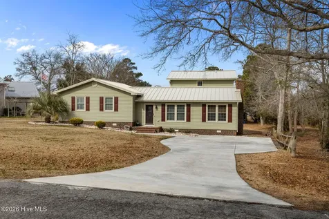 19 Arrowhead Drive Hubert NC 28539