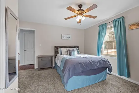 19 Arrowhead Drive Hubert NC 28539