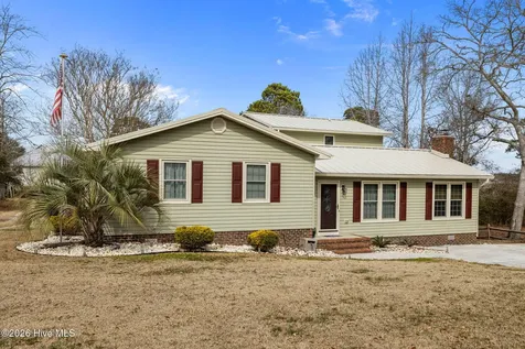 19 Arrowhead Drive Hubert NC 28539