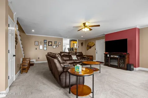 19 Arrowhead Drive Hubert NC 28539