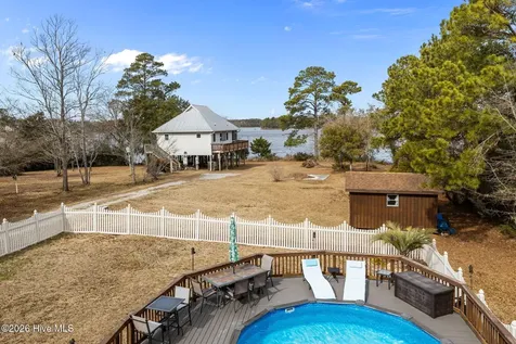 19 Arrowhead Drive Hubert NC 28539