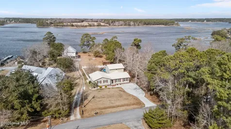 19 Arrowhead Drive Hubert NC 28539