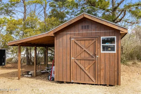 19 Arrowhead Drive Hubert NC 28539