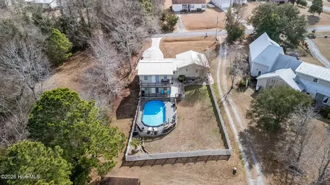 19 Arrowhead Drive Hubert NC 28539