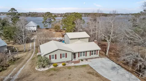 19 Arrowhead Drive Hubert NC 28539