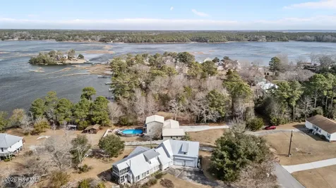 19 Arrowhead Drive Hubert NC 28539