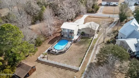 19 Arrowhead Drive Hubert NC 28539