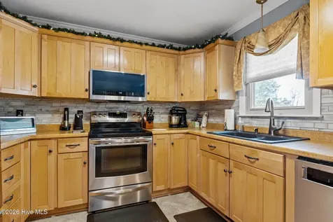 19 Arrowhead Drive Hubert NC 28539