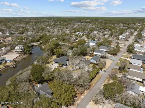 121 SW 13th Street Oak Island NC 28465