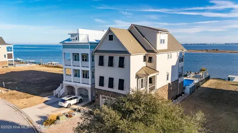 227 Back Street Newport NC 28570
