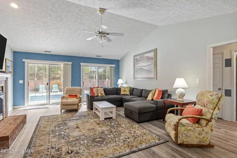 303 Pine Knoll Circle Pine Knoll Shores NC 28512