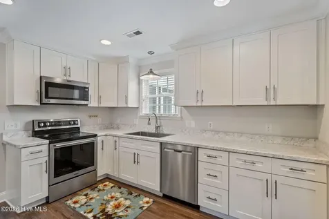 142 NE 14th Street Oak Island NC 28465