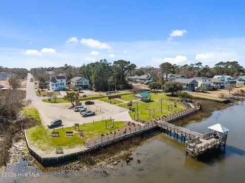 142 NE 14th Street Oak Island NC 28465