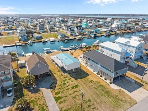 9055 W 9th Street Surf City NC 28445