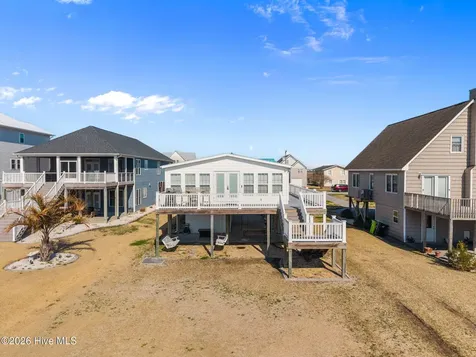 9055 W 9th Street Surf City NC 28445