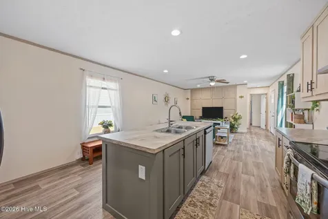 728 James Street Hubert NC 28539