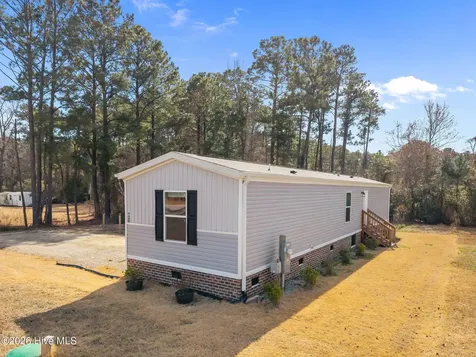 728 James Street Hubert NC 28539