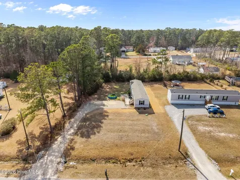 728 James Street Hubert NC 28539