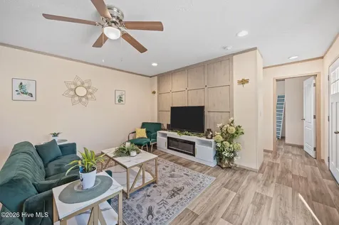 728 James Street Hubert NC 28539
