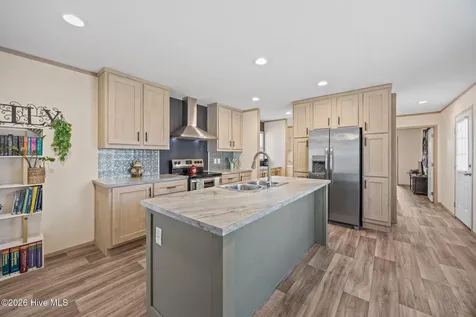 728 James Street Hubert NC 28539