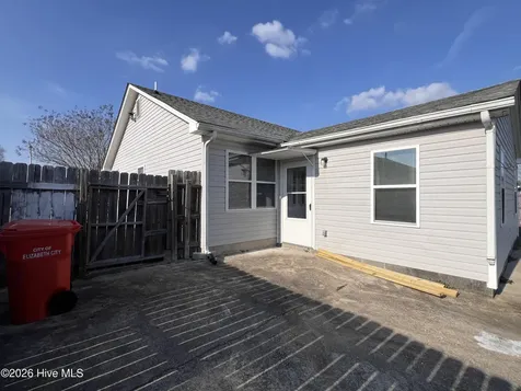212 Springvale Street Elizabeth City NC 27909