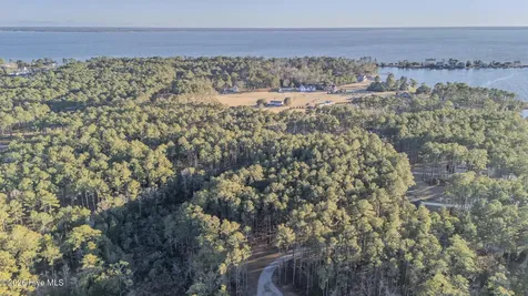 88 Cape Hatteras Point Oriental NC 28571
