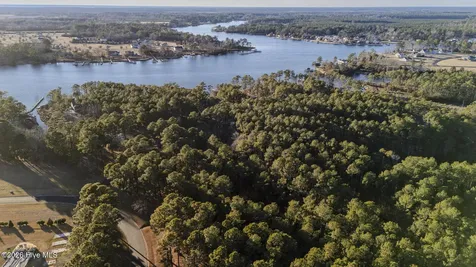 88 Cape Hatteras Point Oriental NC 28571
