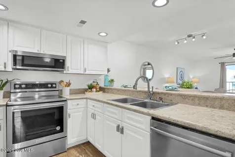 1518 Lake Park Boulevard S Carolina Beach NC 28428