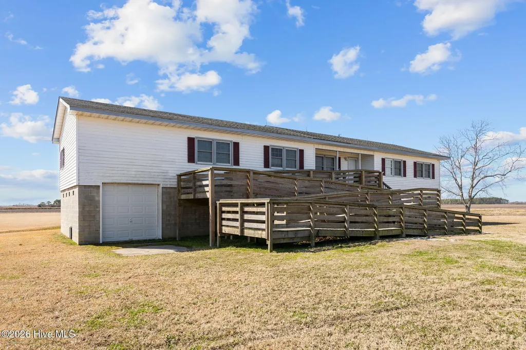 2575 White Plains Road Engelhard NC 27824