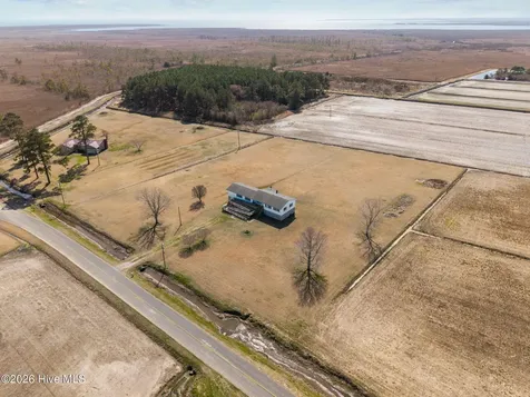 2575 White Plains Road Engelhard NC 27824
