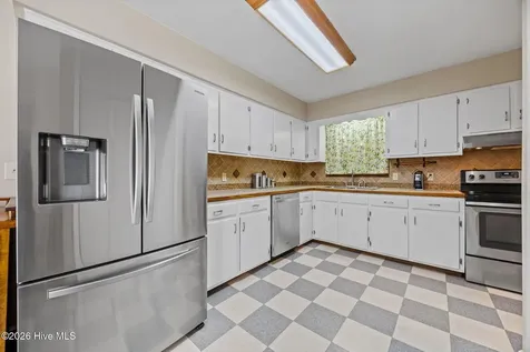 2575 White Plains Road Engelhard NC 27824