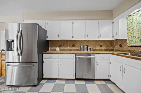 2575 White Plains Road Engelhard NC 27824