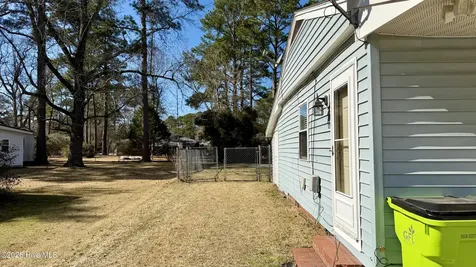 1113 Cherry Tree Drive New Bern NC 28562