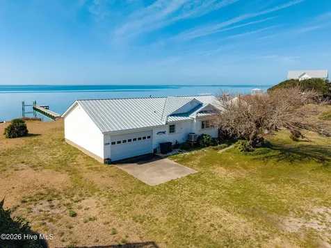 1528 Island Road Harkers Island NC 28531
