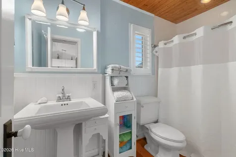 1528 Island Road Harkers Island NC 28531