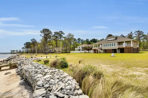 522 Sandy Point Drive Beaufort NC 28516