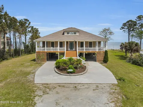 522 Sandy Point Drive Beaufort NC 28516