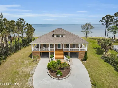 522 Sandy Point Drive Beaufort NC 28516