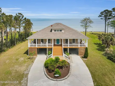 522 Sandy Point Drive Beaufort NC 28516